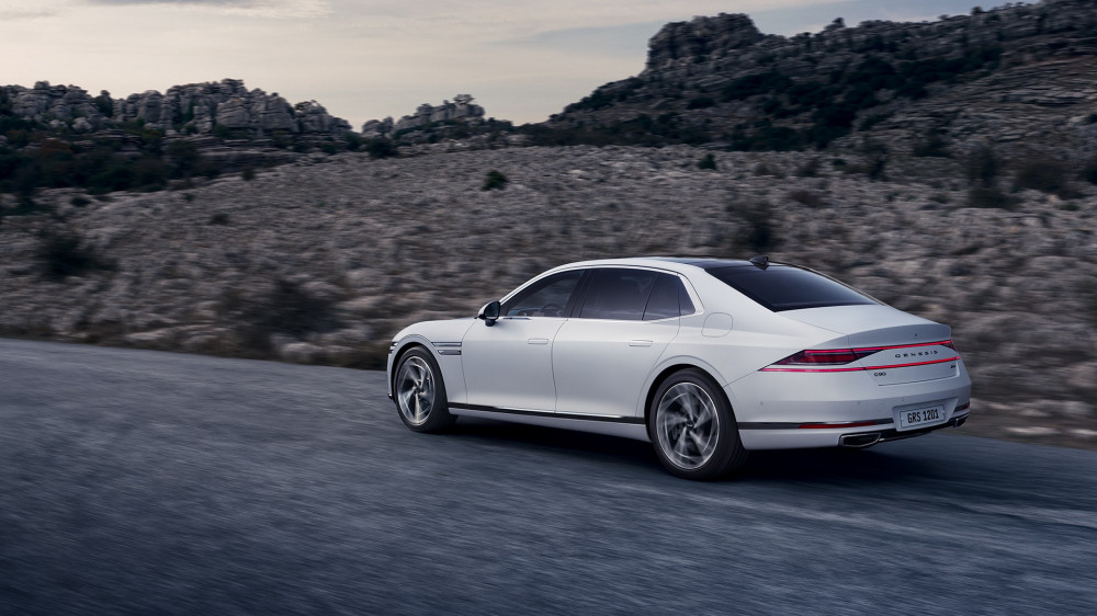 2023 Genesis G90