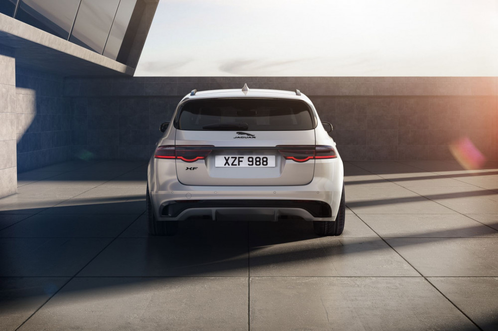 R-Dynamic Black Treatment Jaguar XE And XF