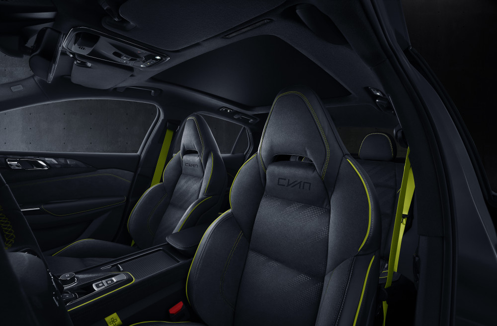 Lynk & Co 03+ Cyan Edition