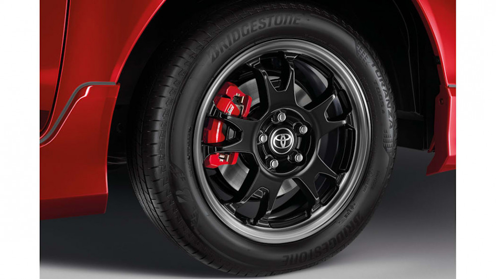 Hilux Revo GR Sport Lo-Floor 