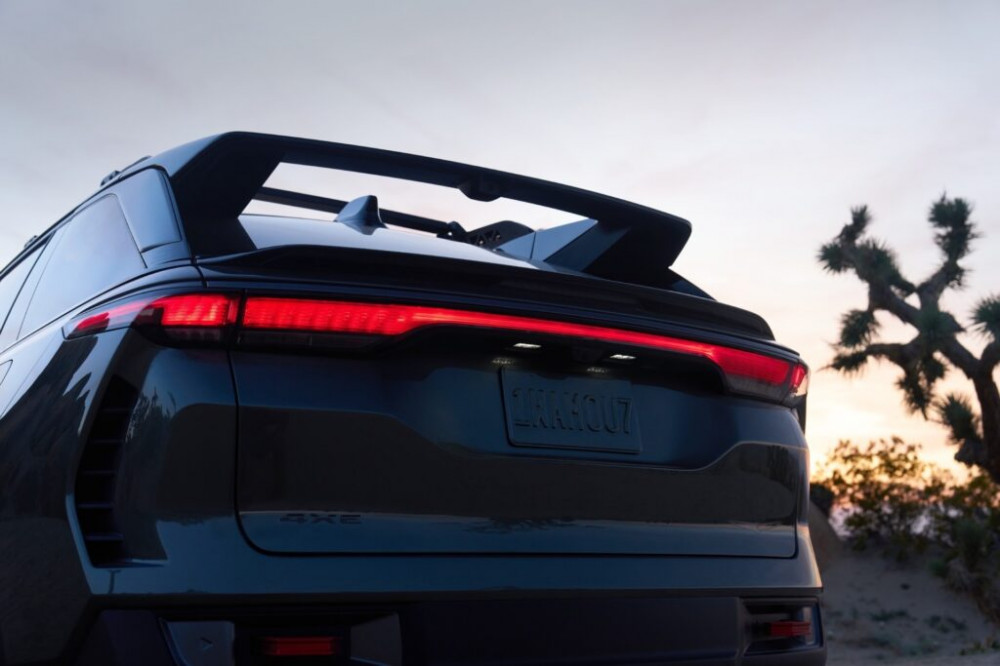 Jeep Wagoneer S Trailhawk 