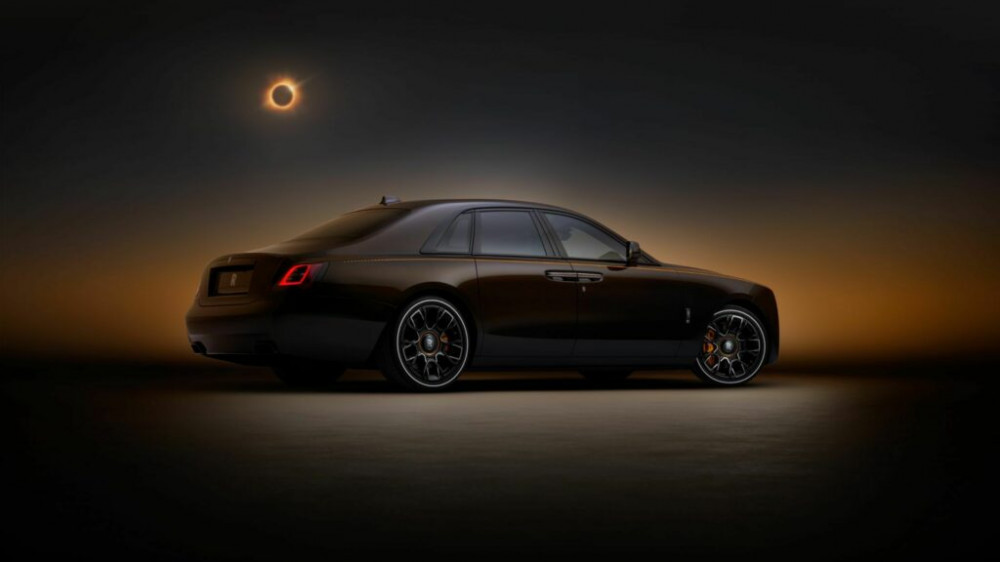 Rolls-Royce Black Badge Ghost Ekleipsis