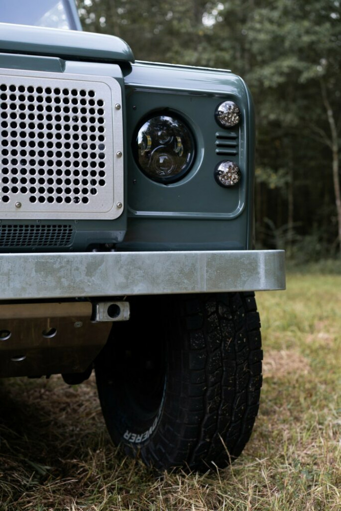 Land Rover Defender 