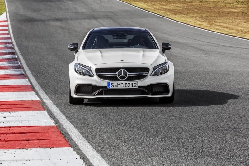 Mercedes-AMG C 63 S CoupÃ© (C 205) 2015; Exterieur: designo diamantweiÃŸ bright, Night Paket exterior: designo diamond white bright, night package
