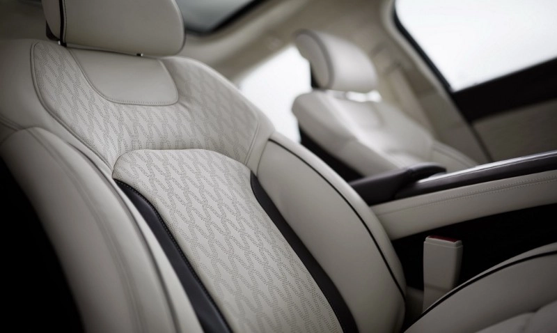 Distinctively redesigned from the inside out, including the all-new available Lincoln Black Label theme “Chaletâ€.