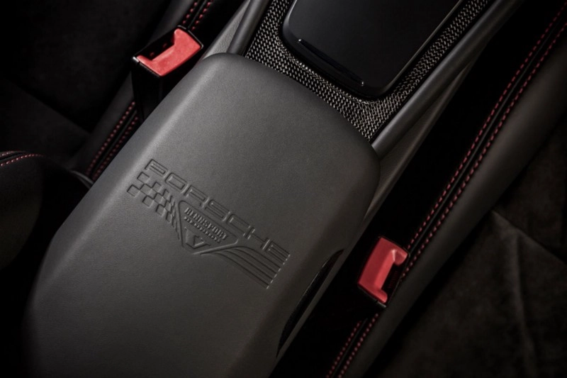 2016-Porsche-911-GTS-Rennsport-Reunion-Edition_7