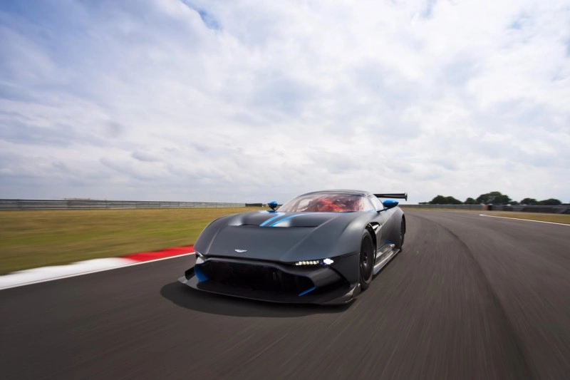 Aston-Martin-Vulcan-1