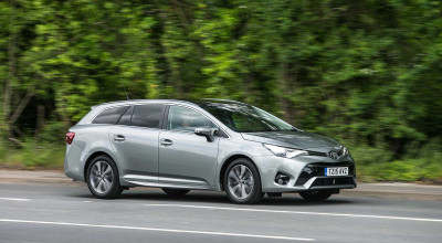 Toyota Avensis – The perfectly angry frown – On a car! - Photo