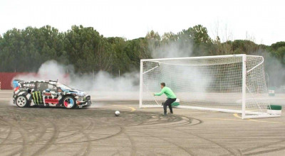 Ken Block plays football with Footkhana! - Photo