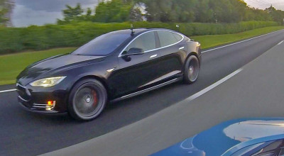 Drag Racing: Tesla Model S BMW i8 versus P85 D? (VIDEO) - Photo