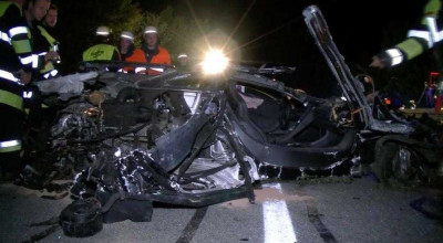 That is a McLaren after a crash at 240 km / h! - Photo