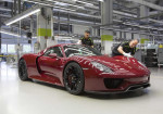 End of career for Porsche 918 Spyder model. The last car recently left the assembly line. - Photo