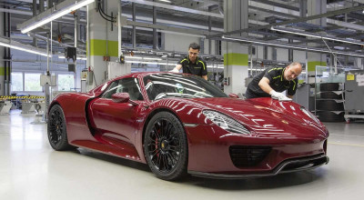 End of career for Porsche 918 Spyder model. The last car recently left the assembly line. - Photo
