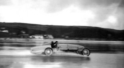 The actors can break records too. Idris Elba at the wheel of a Bentley Continental GT Speed. - Photo