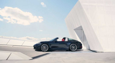 The new <span style='background: #ff0000'>Porsche</span> <span style='background: #ff0000'>911</span> Targa is presented in the original ad - Photo