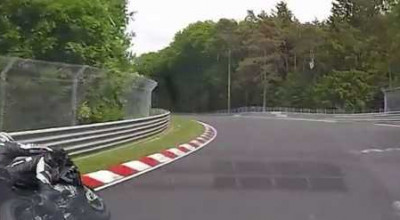An incredible race between Renault Megane RS and a motorcycle! - Photo