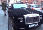 Social experiment: how much attention will a Rolls-Royce attract dressed in velvet? - Photo