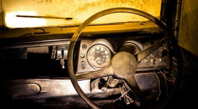 Bob Marley's car, a 1977 Land Rover Series III was recently restored! - Photo