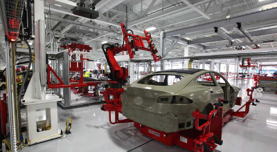 How looks the factory where Tesla is building its new Model X? - Photo
