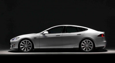 Tesla takes Model S to European markets - Photo