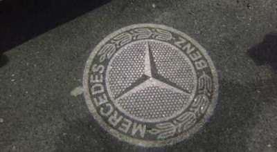 The new Mercedes-Benz GLE could be equipped with a pavement emblem projector! - Photo
