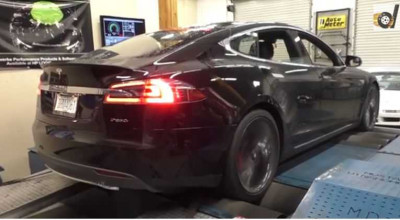 Tesla Model S P85D put on a dyno stand! Experts were surprised! - Photo