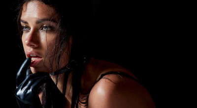 2015 Pirelli Calendar - hot in latex - Photo