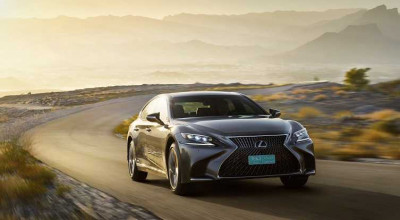 Lexus dominates the premium segment in the USA. <span style='background: #ff0000'>BMW</span> and Mercedes are following in its footsteps. - Photo