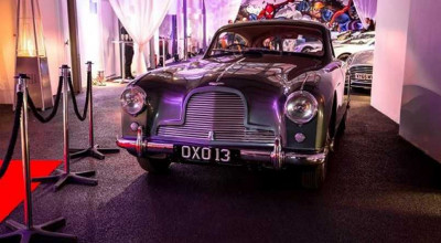 Aston Martin reminds you what real sexy <span style='background: #ff0000'>cars</span> looks like! - Photo