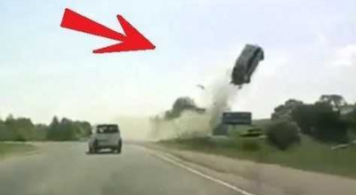 FRONT TIRE EXPLOSION FATAL CRASH - Photo