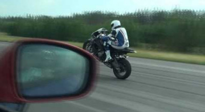 Can A Bike Keep Up With A Bugatti Vitesse? - Photo