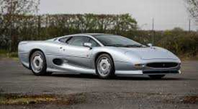 This Jaguar XJ220 - Classic British Supercar is Worth $490,000 - Photo
