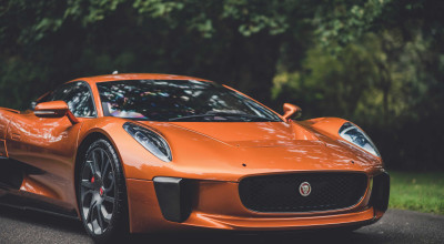 Jaguar C-X75 Perfect Supercar for Super Criminals - Photo