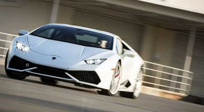 806 HP Lamborghini Stopped By A Log On A Chain! - Photo