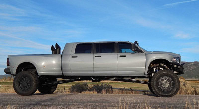 Runner RAM Mega - Not Your Average SUV! - Photo