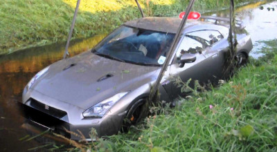 Nissan GTR crashed into the water!(Video) - Photo