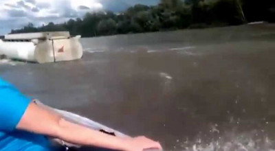 Only in Russia driver will take a shortcut driving under water! - Photo