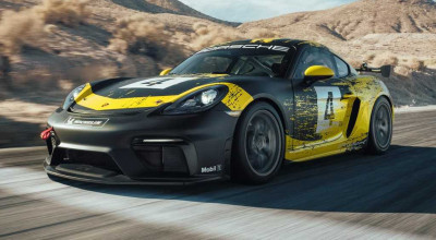 Porsche GT4 Clubsport Sings on the Track - Photo