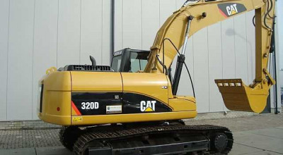 See how carefully a Chinese moves the <span style='background: #ff0000'>BMW</span> using the excavator - Photo