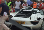 Serious crash caused by a Porsche 918 Spyder with a multitude of victims - Photo