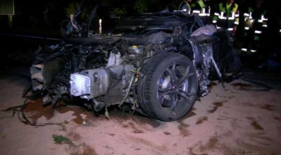 That is a McLaren after a crash at 240 km/h! - Photo