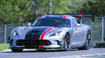 This Dodge Viper ACR Won 13 Track Records in a Year! - Photo
