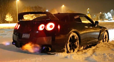 This Nissan GT-R Melts Snow And Ice - Photo
