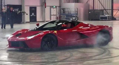 This guy thinks it was a good idea to shoot the target from a <span style='background: #ff0000'>Ferrari</span> which makes doughnuts. (VIDEO) - Photo