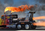This monster of 36,000 horsepower is capable of breaking the asphalt, literally! (VIDEO) - Photo