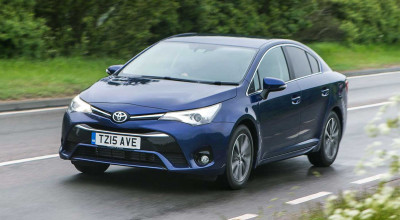 Toyota Avensis — The perfectly angry frown — On a car! - Photo