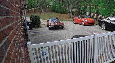 1966 Corvette Stingray’s breaks fail on driveway? No Problem - You Got Multiple Options. - Photo