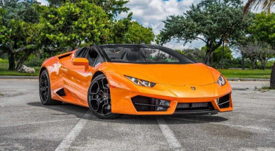 <span style='background: #ff0000'>Lamborghini</span> <span style='background: #ff0000'>Huracan</span> Spider Looks Like a Submarine in This Video - Photo