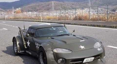 A Four Rear Wheels <span style='background: #ff0000'>Dodge</span> <span style='background: #ff0000'>Viper</span> - Photo