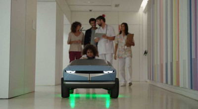 Hyundai Mini 45 <span style='background: #ff0000'>Electric</span> <span style='background: #ff0000'>Vehicle</span> Is The New Toy In the Children’s Hospital - Photo